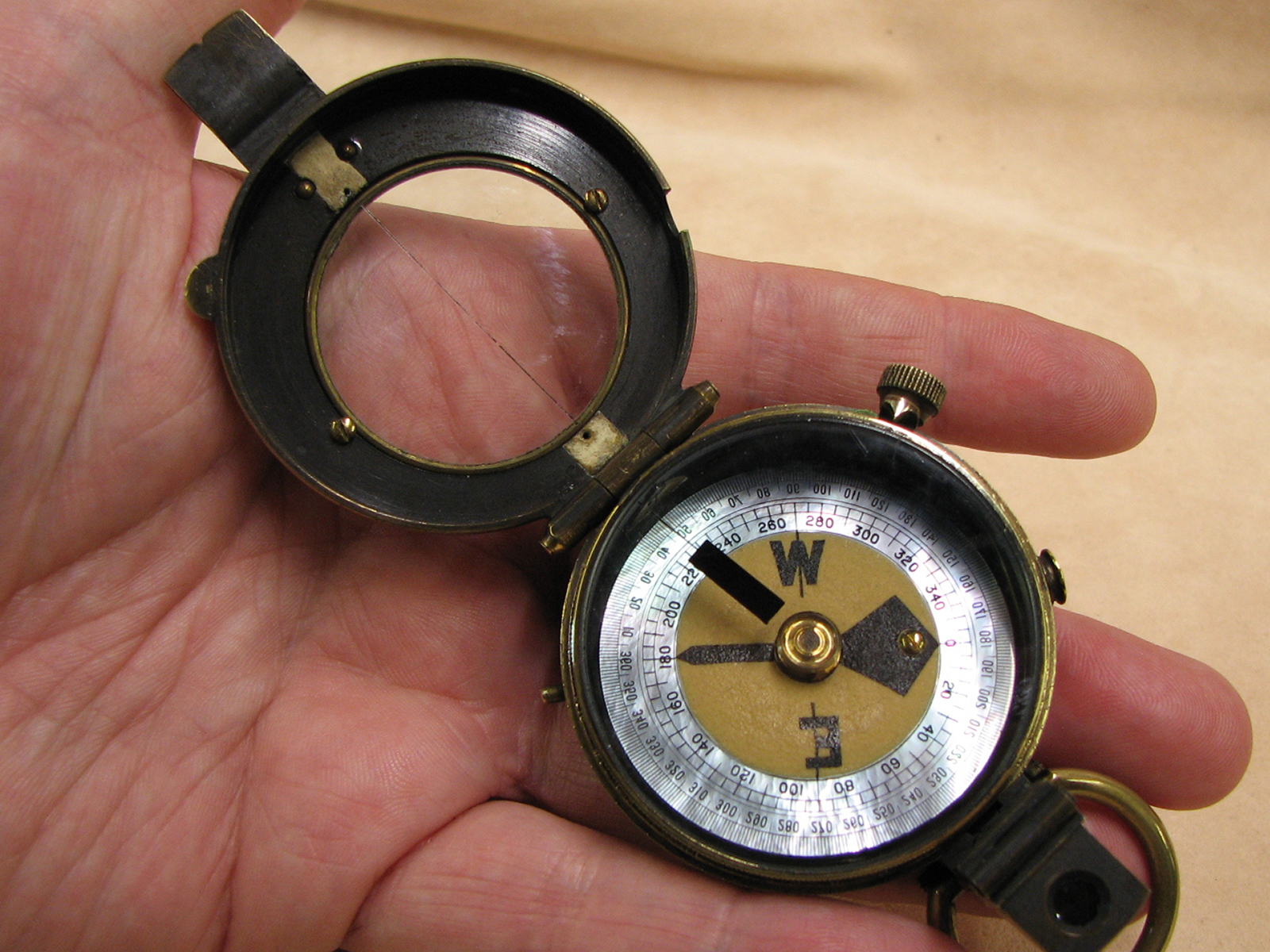 WWI Era MK VI Verners Pattern compass in leather case
